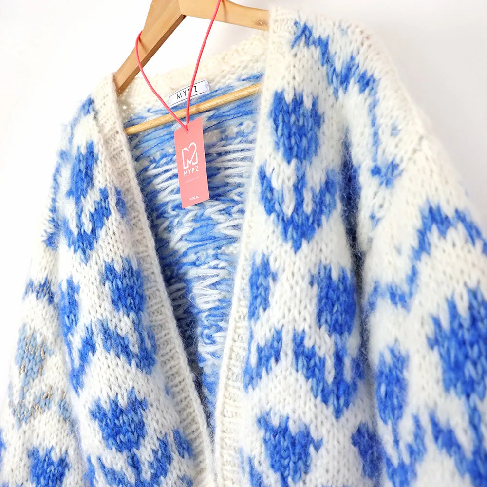 Knitting Kit – MYPZ Chunky Bomber Cardigan Tulips Blue No.9 (ENG-NL)