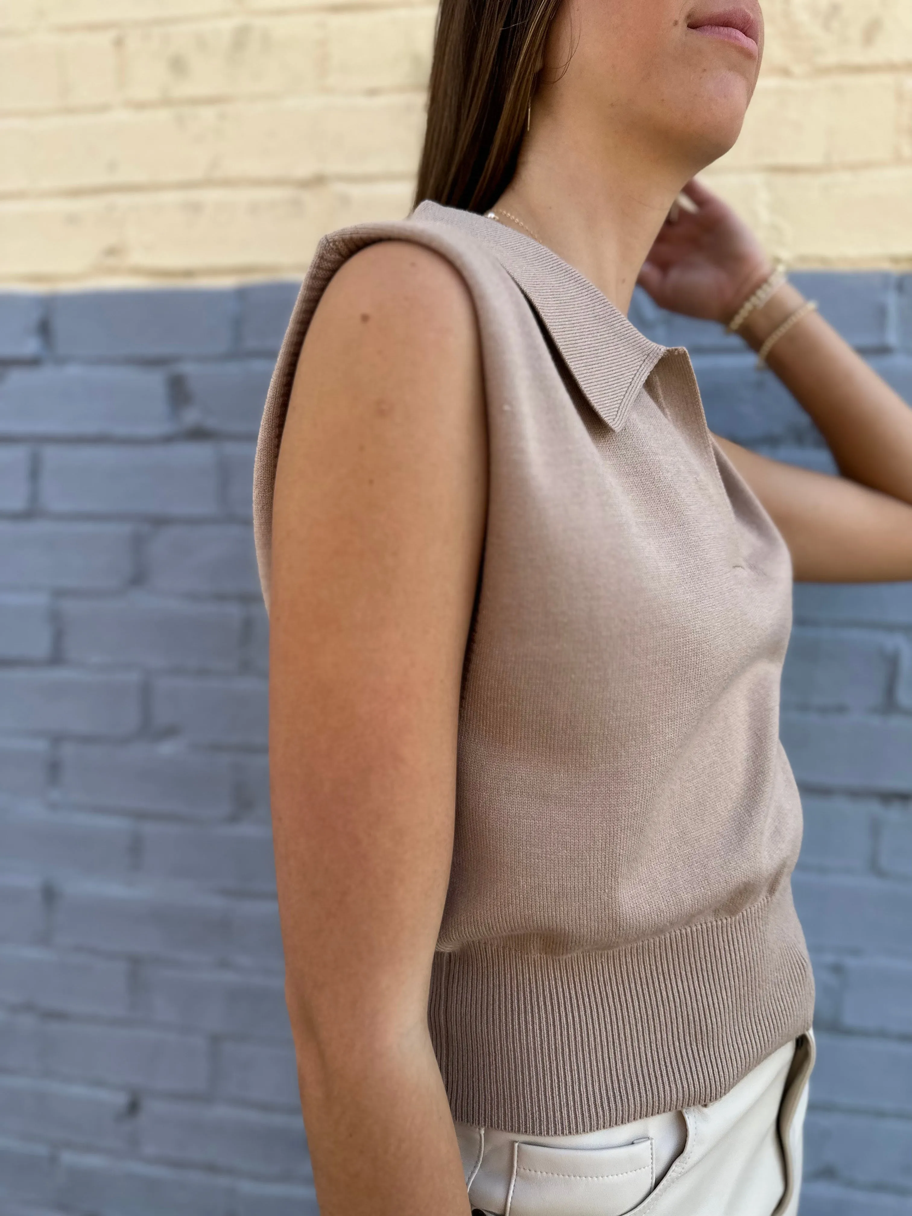 SHIRLEY SLEEVELESS COLLARED TOP